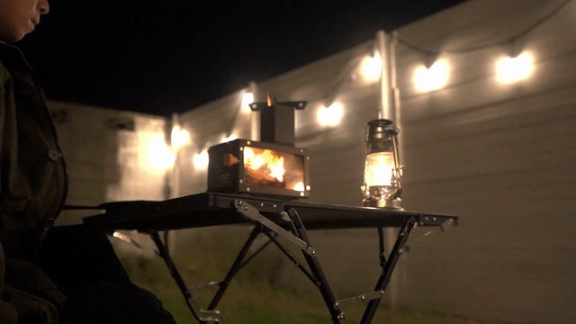 休日は炎を眺めて食事を楽しもう！ミニ薪ストーブ flamey (フレイミー
