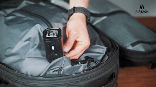 真空圧縮で大容量をスマートに持ち歩き。快適な背負い心地も実現した