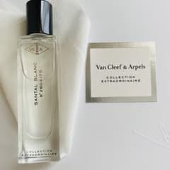 日本未発売】ヴァンクリ 香水 サンタルブラン パルファム - メルカリ