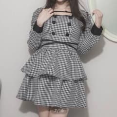 pium ピウム クロスベルトティアードワンピース 着画あり - メルカリ