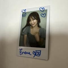 絵麗奈 Erena 直筆サインチェキ 私服 2 - メルカリ