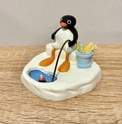 PINGU☆ピングー ポリレジン製フィギュア 魚釣り☆置物 - メルカリ