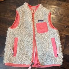 patagonia フリースベスト 2T クリーム/ピンク - メルカリ