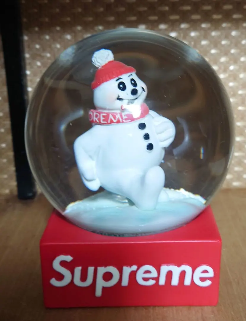 2026年最新】supremeスノードームの人気アイテム - メルカリ