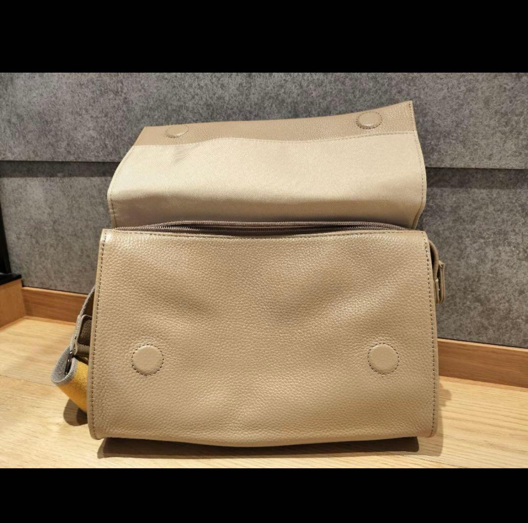 イアパピヨネ 【未使用】レザー ボディバッグの通販はau PAY