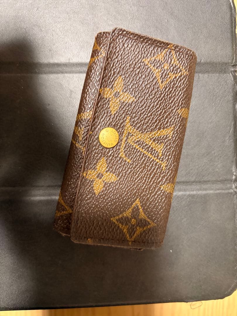 Louis Vuitton ブラウン レザー キーケース - メルカリ