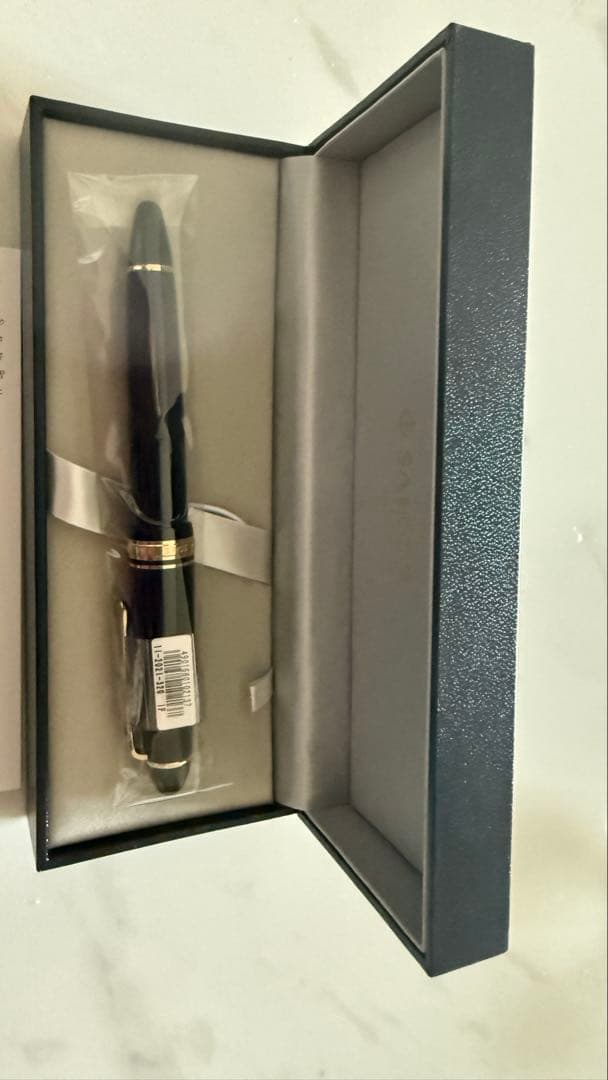 SAILOR 万年筆 黒 ゴールドアクセント 詳細ページ | 万年筆 ボールペンなど高級筆記具の販売・買取