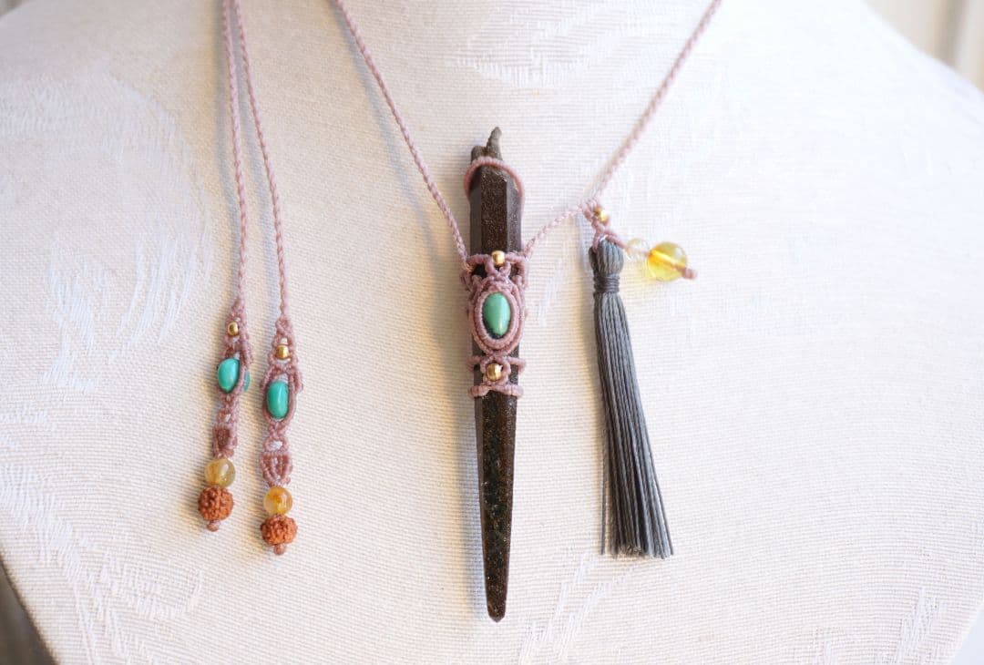 《まっすぐに》ヒマラヤ産クローライトクリスタル　ターコイズ　マクラメ　ネックレス