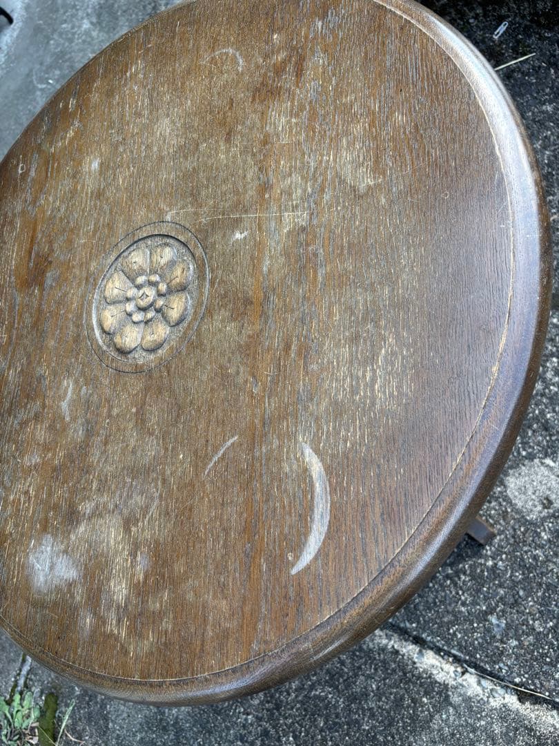 木製円形テーブル 花彫刻付き 北海道 ナラ材 久保田堅さん作品 人気