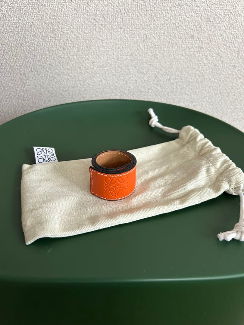 LOEWE スラップブレスレット　オレンジ 収納袋付き LOEWE スラップブレスレット オレンジ 収納袋付き LOEWE ロエベ