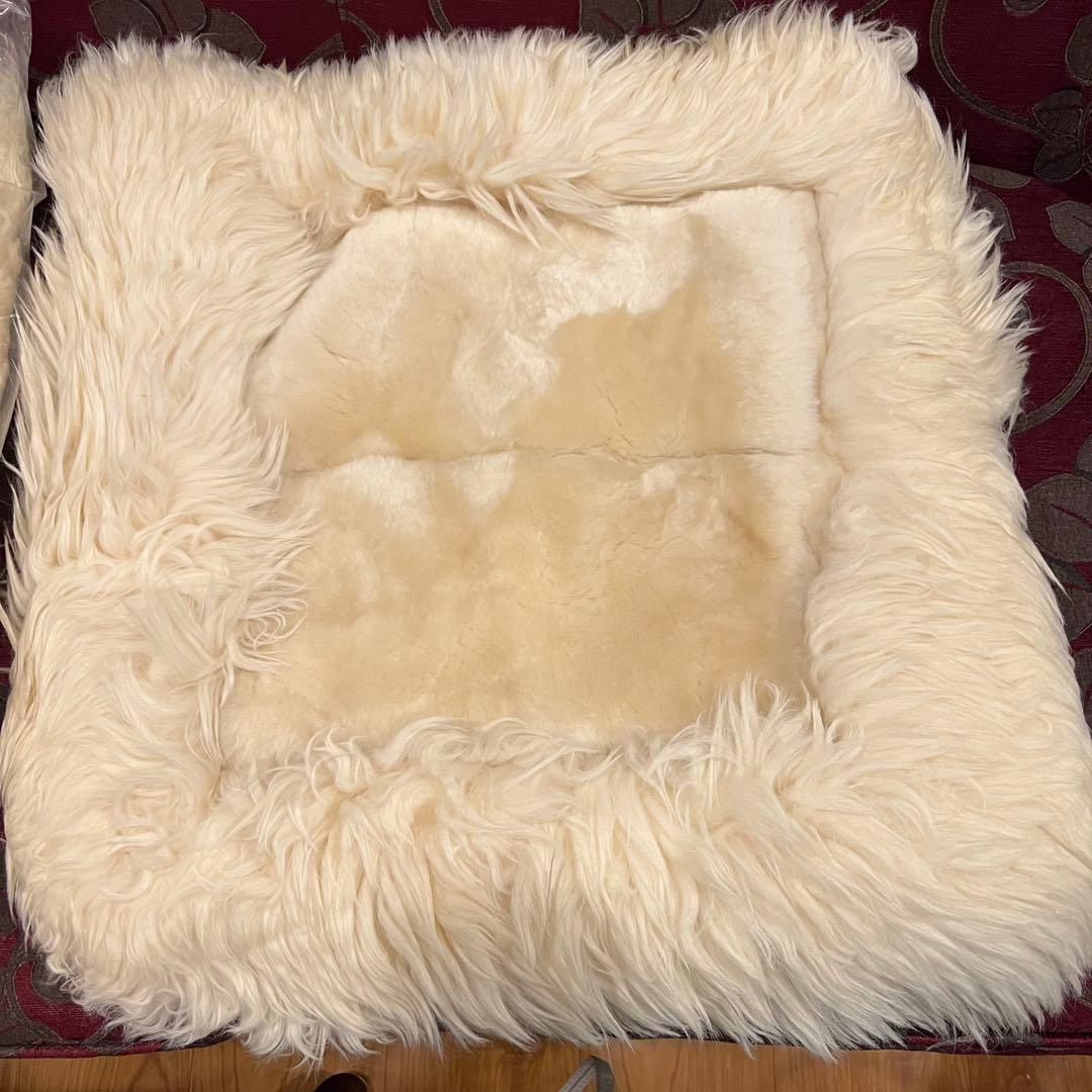 クリーニング済み　ムートンラグ　ムートン座布団　　ムートンマット タンスのゲン 25日正午〜+3% ラグ ムートンラグ 8匹物 約180×180