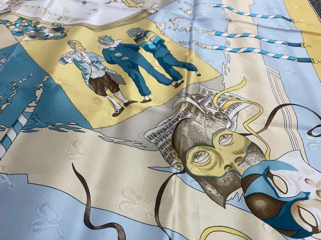 HERMES エルメス スカーフ カレ90 ベニスのカーニバル イエロー