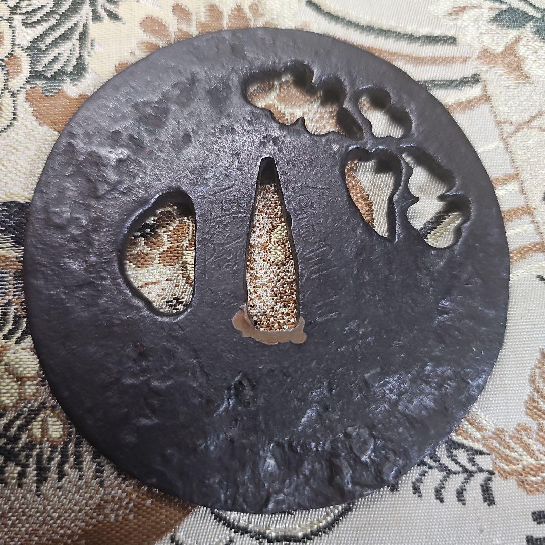 在銘　会津住正阿弥鍔　縦82mm横80mm厚さ5mm　時代物　刀装具 在銘 会津住正阿弥鍔 縦82mm横80mm厚さ5mm 時代物 刀装具 在銘 会津住