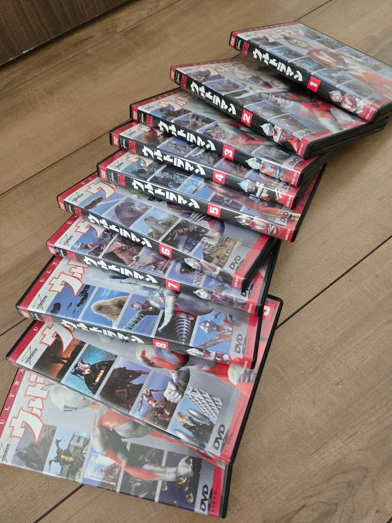 ウルトラマン DVD 全10巻セット 全巻解説書付き