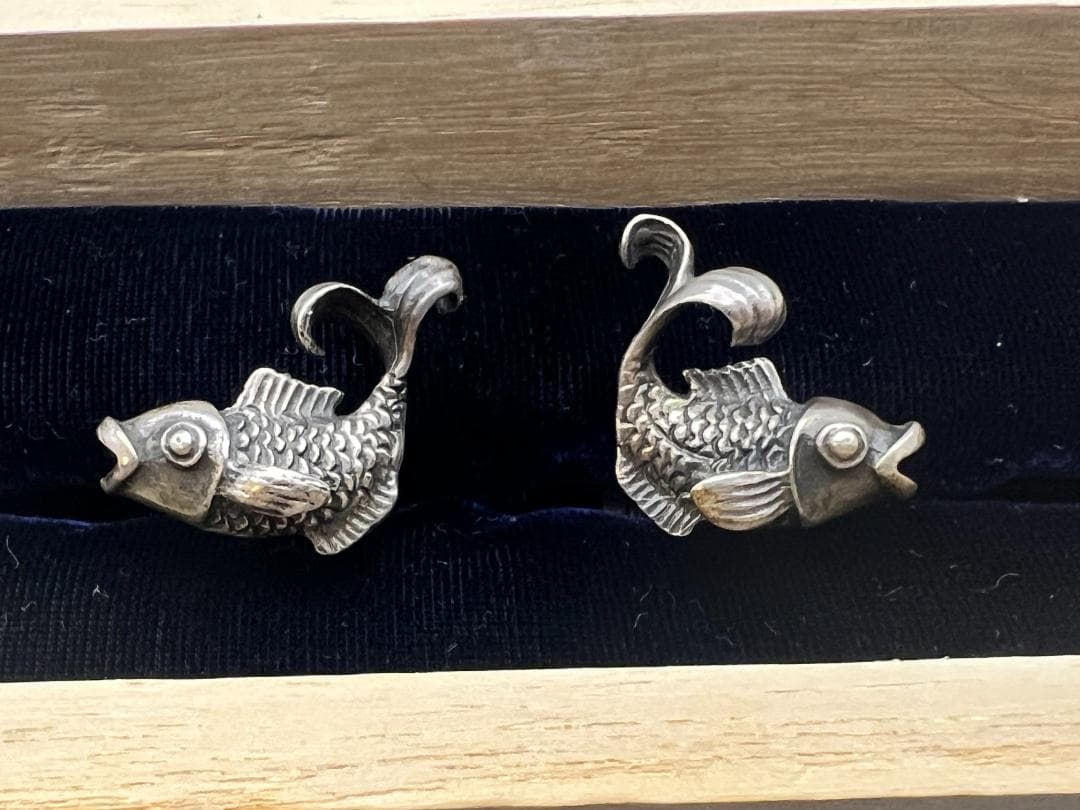 【海】超レア　純銀製　小倉正雄作　鯉形　一対　カフスボタン　彫金　共箱付