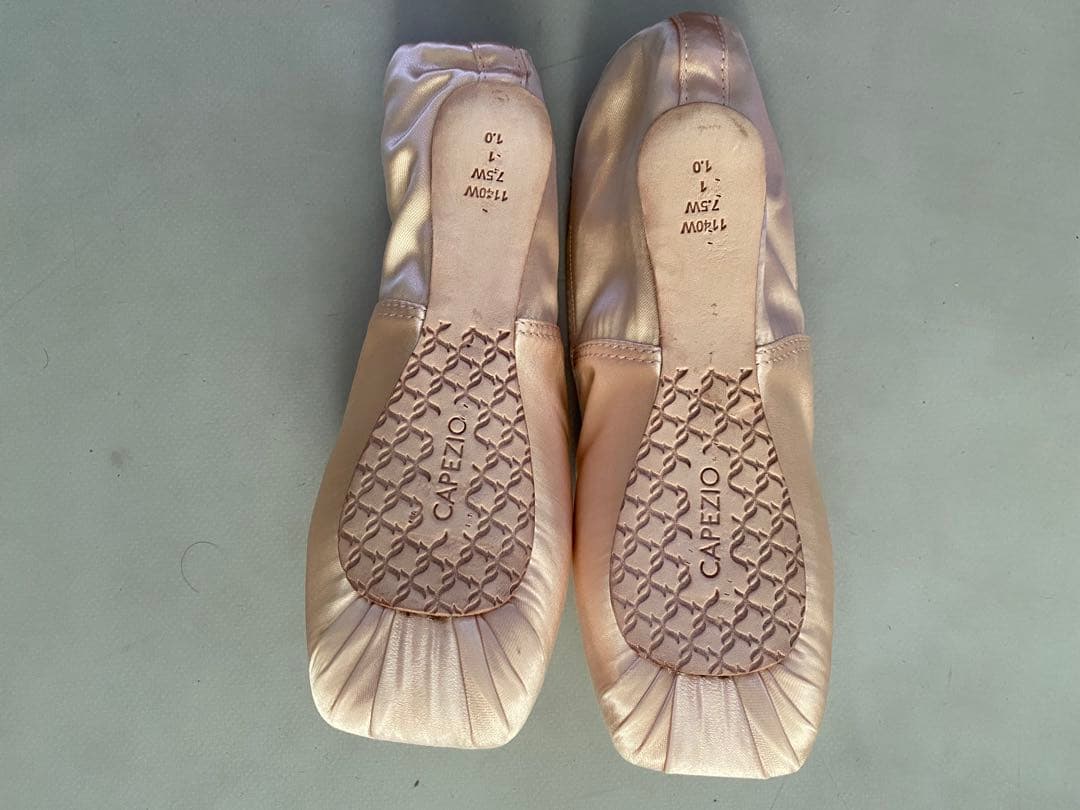 【送料込み】CAPEZIOトウシューズ　KYLEE 7.5W