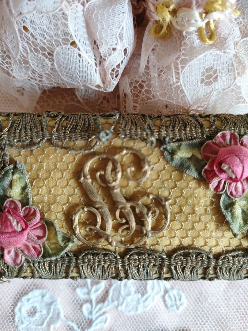 ロココリボンとメタルブレードのカルトナージュボックス&モノグラム