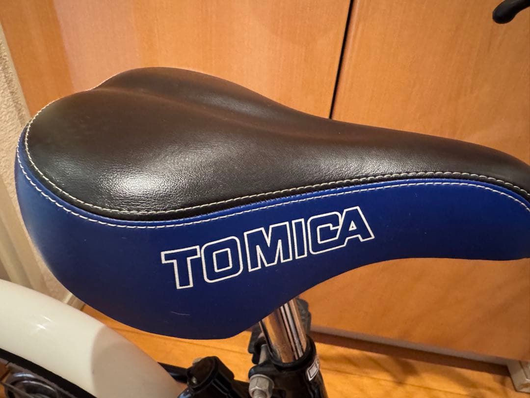 引き取り限定］16インチ子供自転車 トイザらス トミカ ヘルメット付き