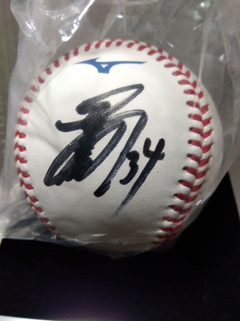 吉田正尚選手直筆サインボール（2020年首位打者獲得記念）ケース付