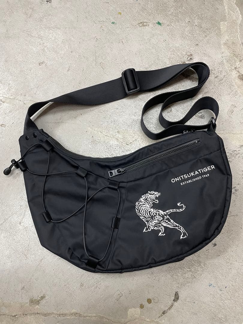 オニツカタイガー ワンショルダーバック 黒 刺繍 y2k テック ブラック