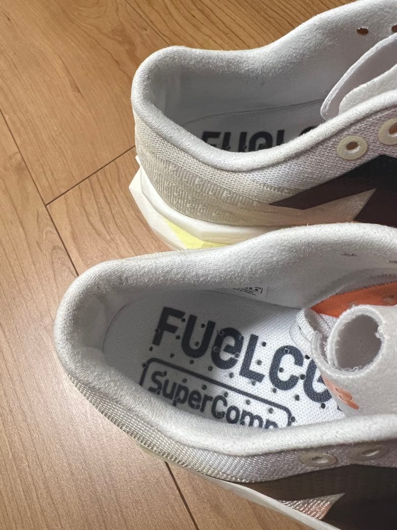 ランニングシューズ NewBalance FuelCell SC 25.5cm