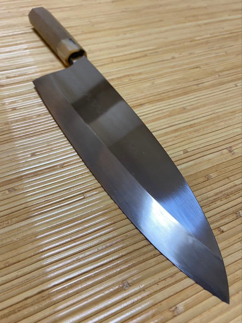 一竿子忠綱　水焼本焼　出刃9寸（白2） 刃文浮かし　井サヤ　井ハ角柄 一竿子忠綱 水焼本焼 出刃9寸（白2） 刃文浮かし 井サヤ 井ハ角柄
