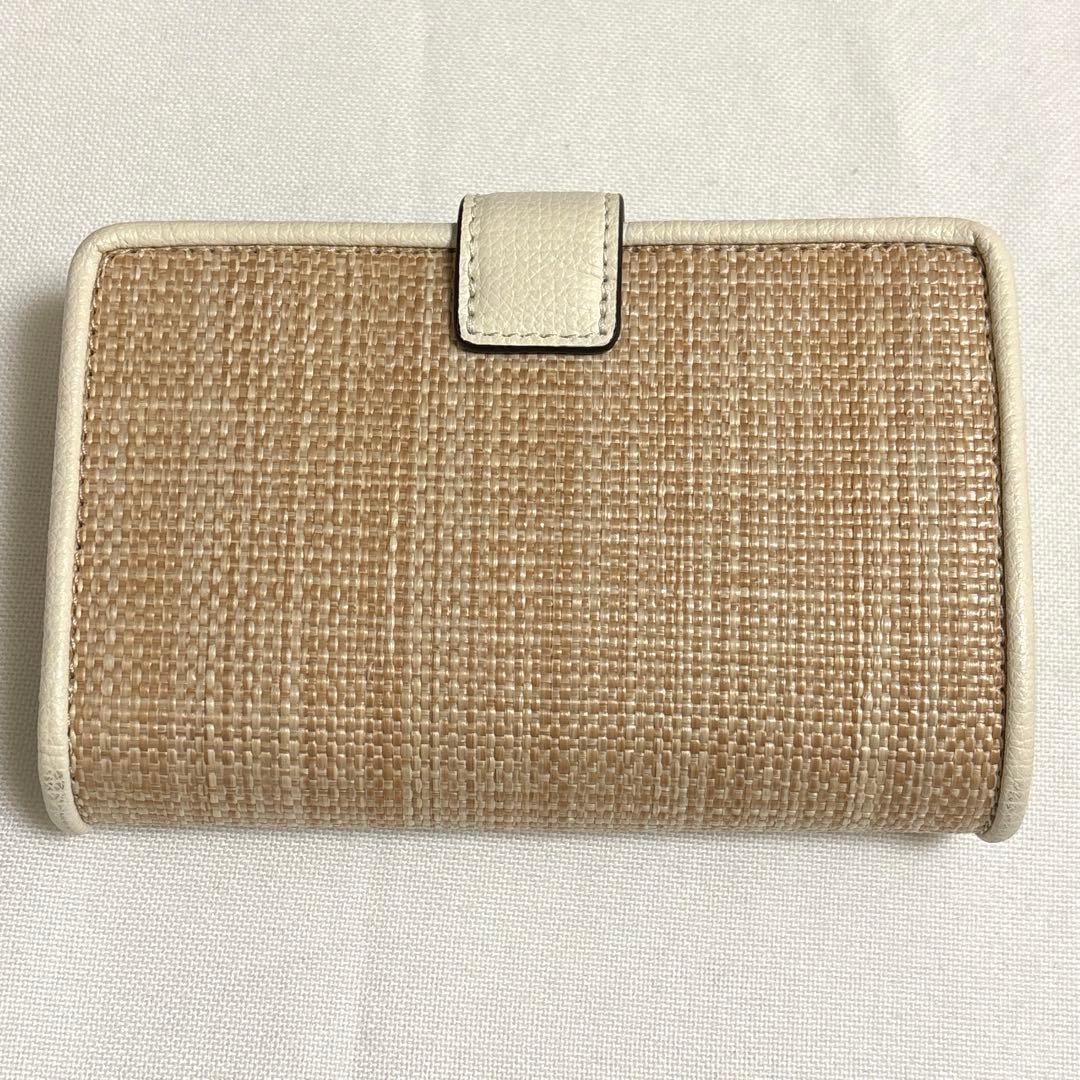 新品未使用】kate spade 刺繍 二つ折り財布 フラワー - メルカリ