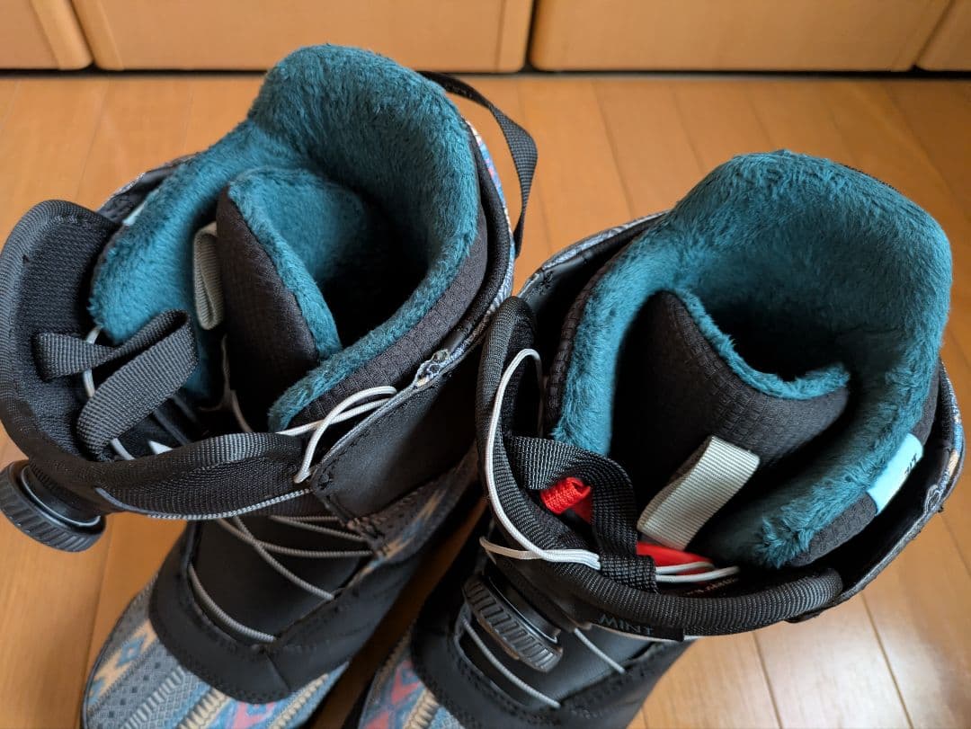 美品 女性用スノーボードブーツ BUDTON ブラック/マルチカラー