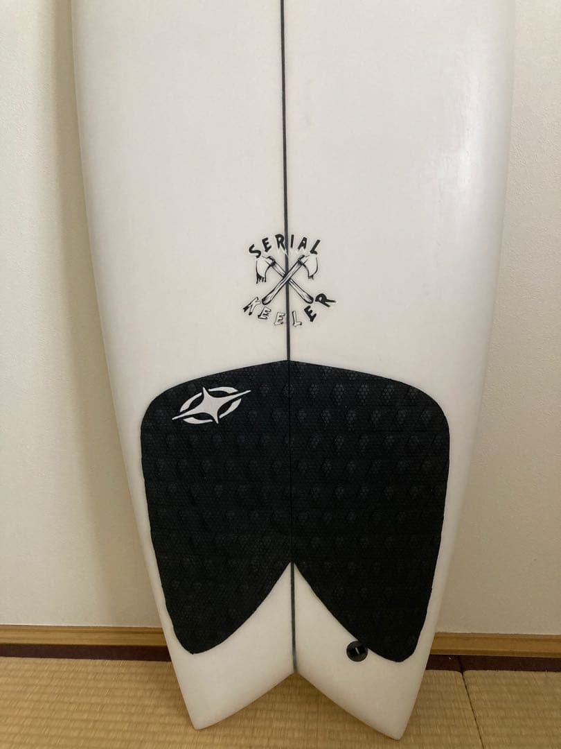 美品】スーパーブランド サーフボード シリアルキーラー 5'6