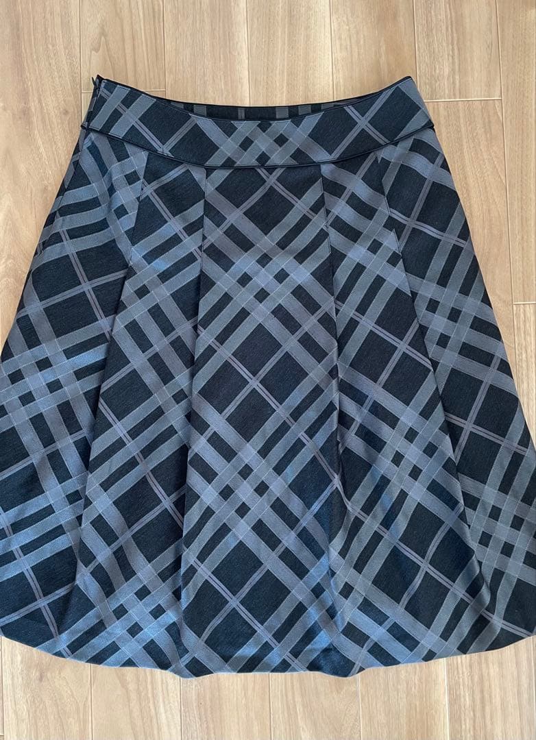美品✨ BURBERRY LONDON ノバチェック柄 膝丈 フレアスカート - メルカリ