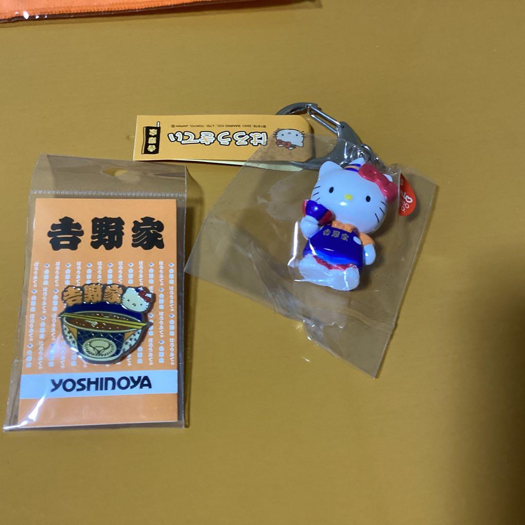 2902ハローキティ✖️吉野家 ストラップ &タオル