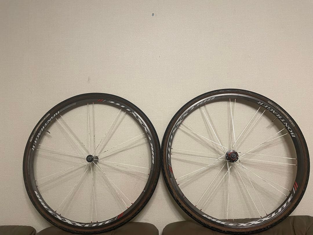 即乘】送料無料TREKカーポンロードバイクRACE BONTRAGER 18速 在庫限り