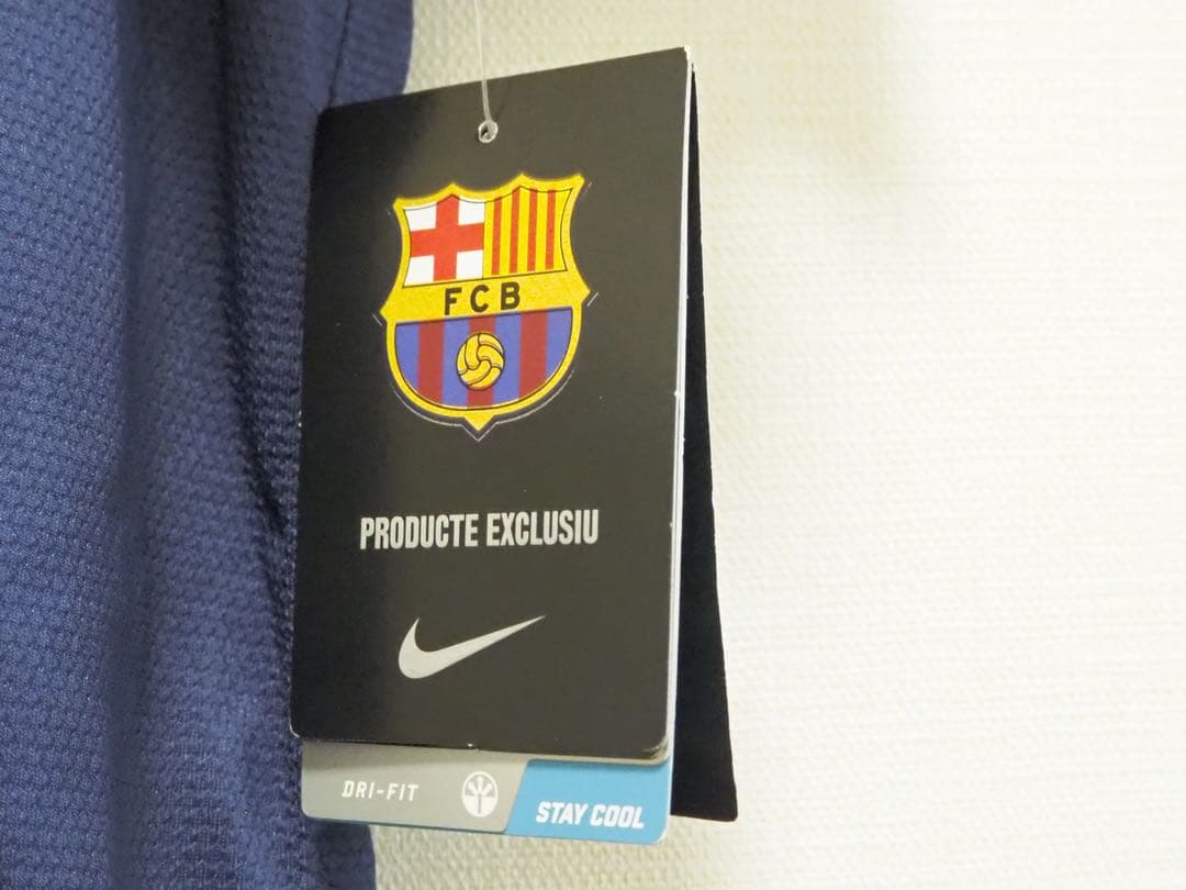 タグ付き希少】FC Barcelona Nike シャツ FIFA 2011