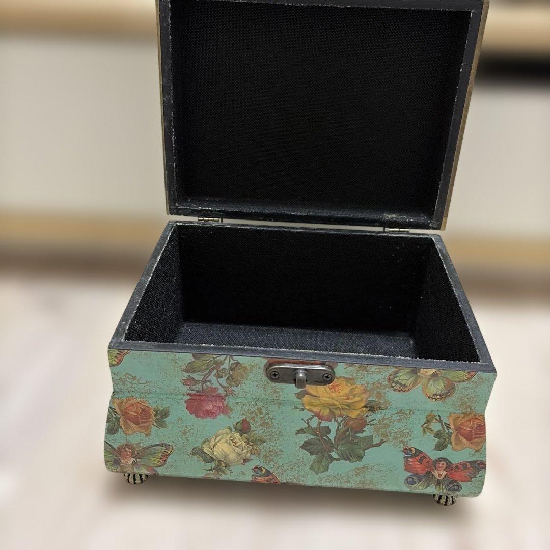 HACCI クリスマス限定 花と蝶のデザイン小物入れ メイクボックス