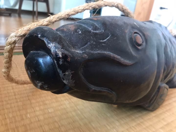 囲炉裏自在鉤木彫り魚(鯉)
