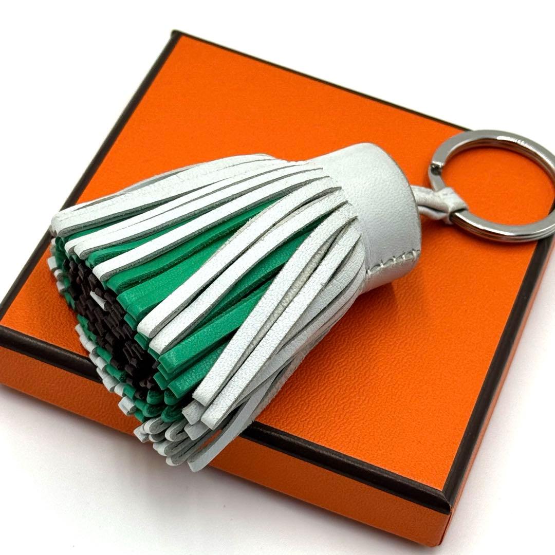 美品 HERMES カルメン キーホルダー チャーム トリコロール レザー HERMES（エルメス） キーホルダー バッグチャーム カルメン