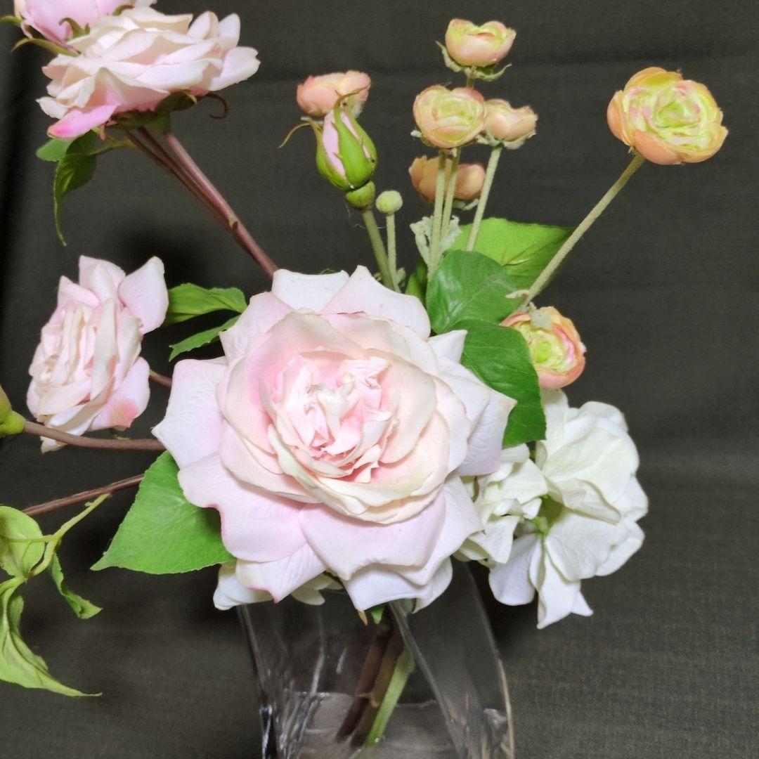 エミリオ•ロバ プリマローズ ピンクの薔薇他 造花 アーテ