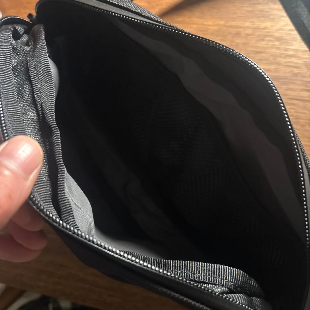 hideandseek ボディバッグ