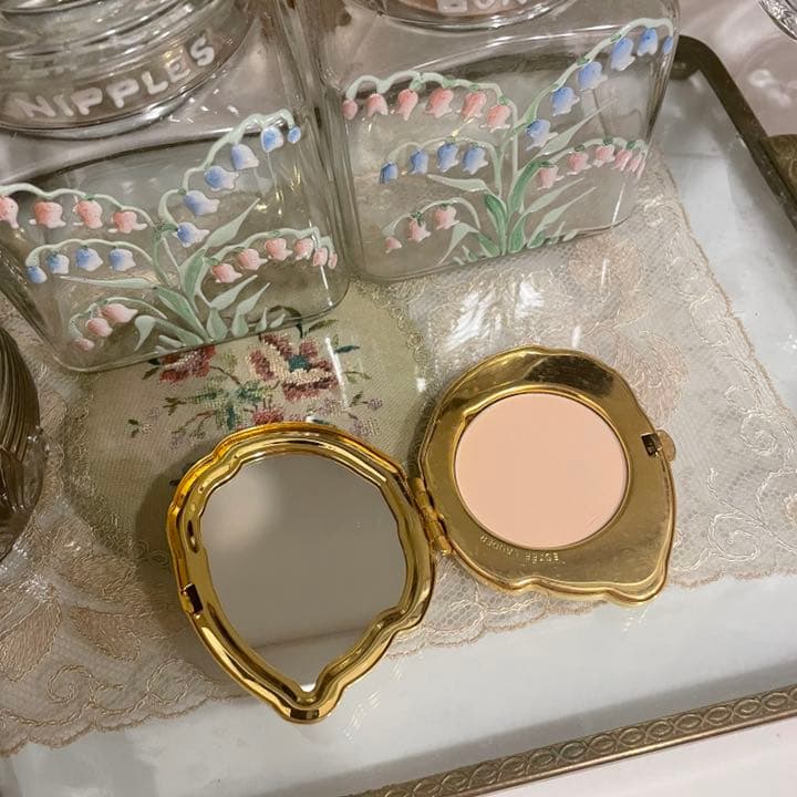 エスティローダー   うさぎ　コンパクト