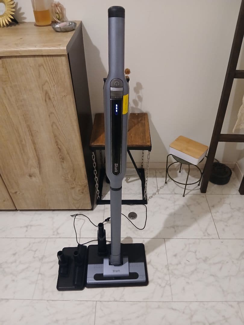 s*4様 Shark CS200JLB コードレス掃除機 自立式充電 スタンド付 Shark EVOPOWER SYSTEM CS200JLB [ノルディックブルー] 価格比較