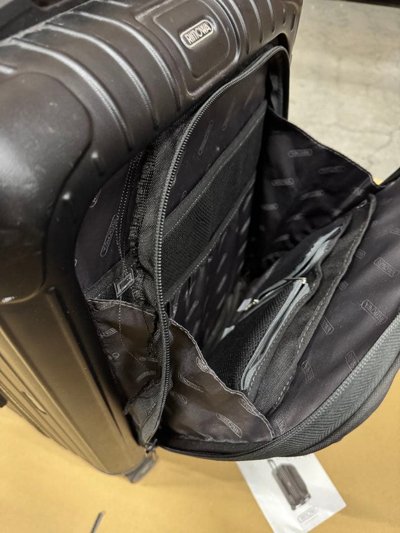リモワ ボレロ 37L 機内持ち込み 4輪 TSAロック 黒 ジャンク - メルカリ