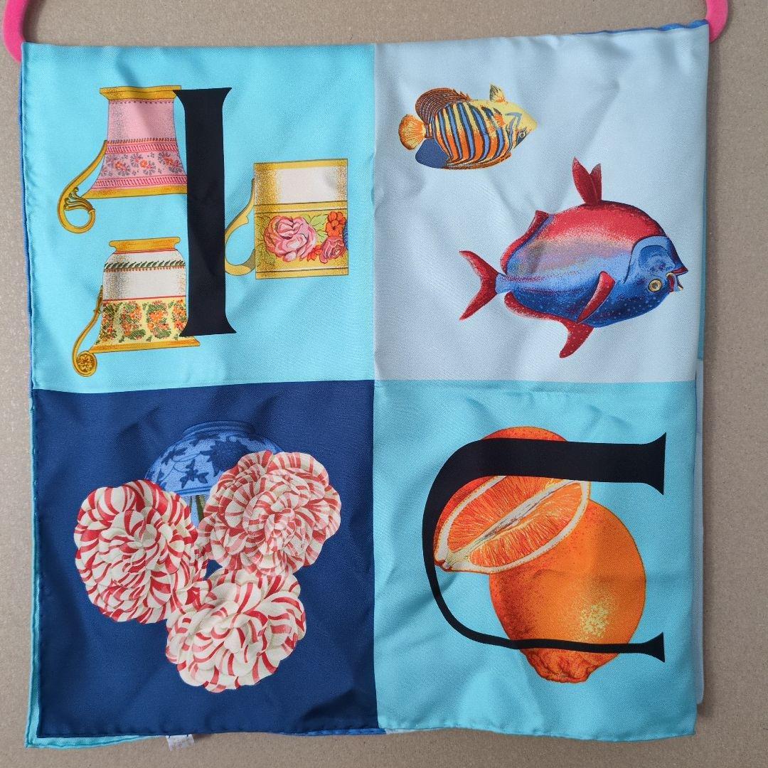 GUCCI／グッチ 【ビンテージ】 シルクスカーフ カラフルデザイン 蝶 魚