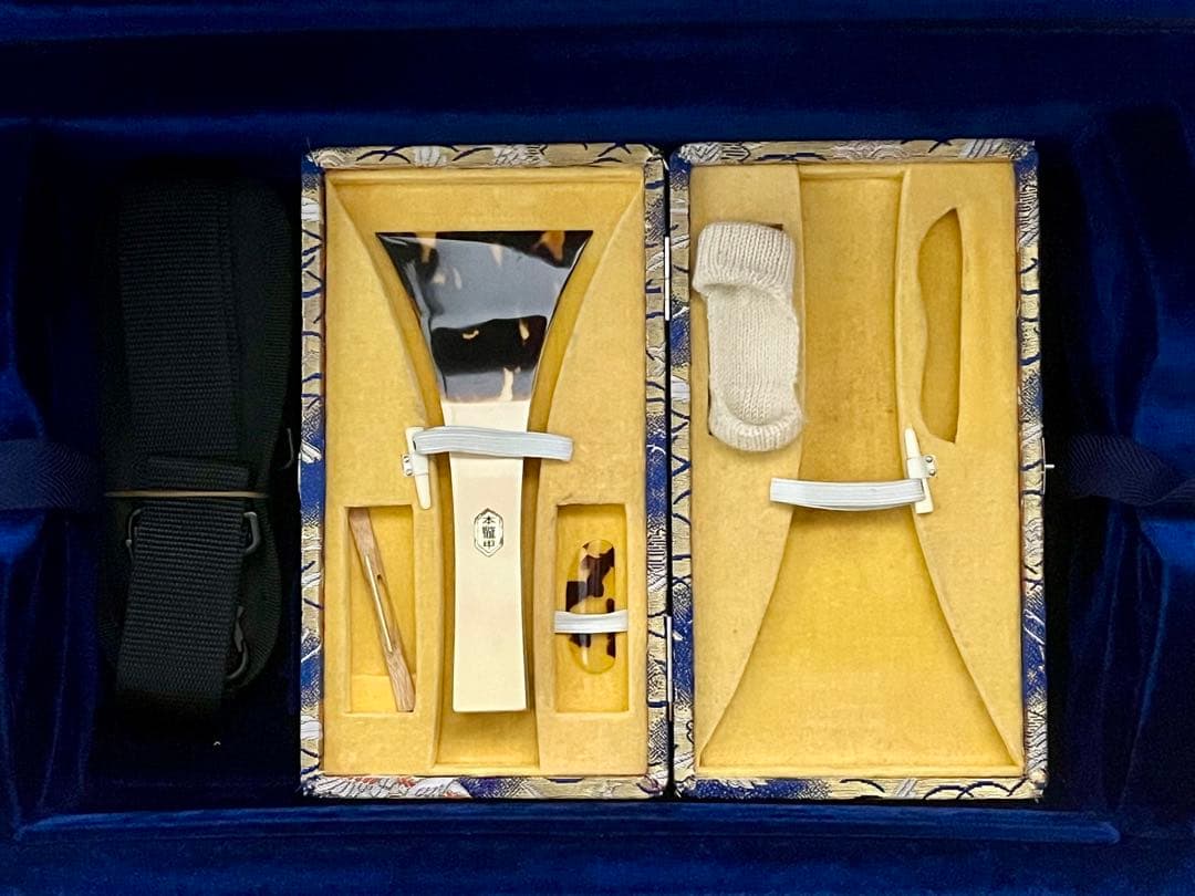 津軽三味線 段違い二本溝 トチ有 本鼈甲撥 軽量ハードケース付き 皮