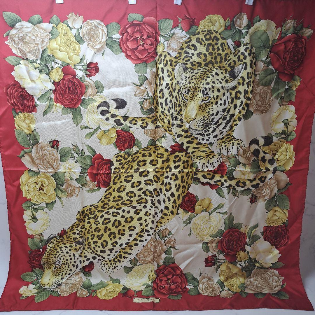 20251028 フェラガモ スカーフ ヒョウ 薔薇 レッド ※値下げ不可.