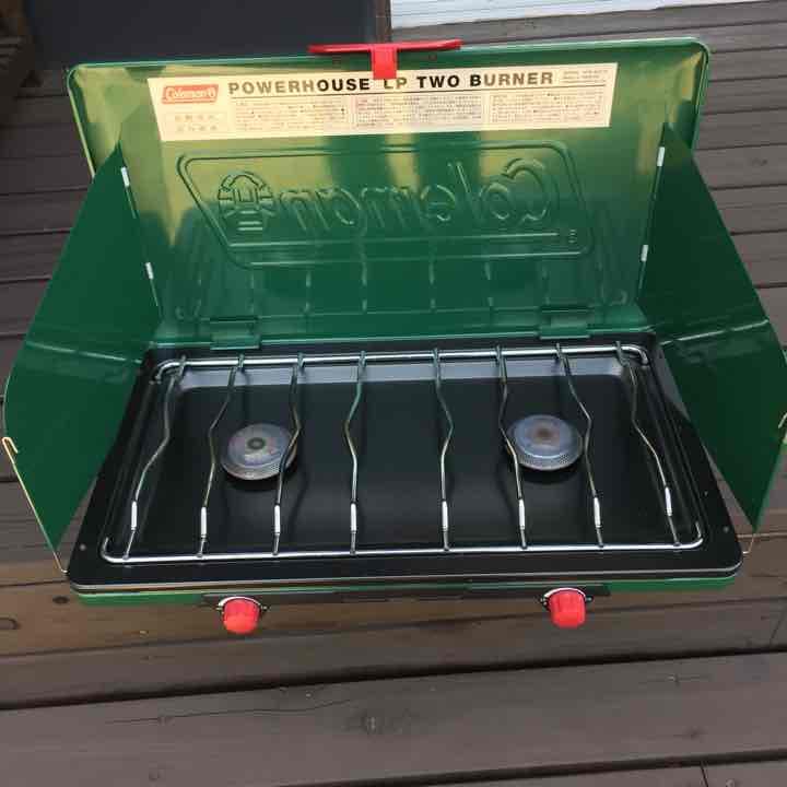 コールマン ツーバーナー 筆者愛用】料理好きキャンパーにおすすめ「コールマンのホワイト