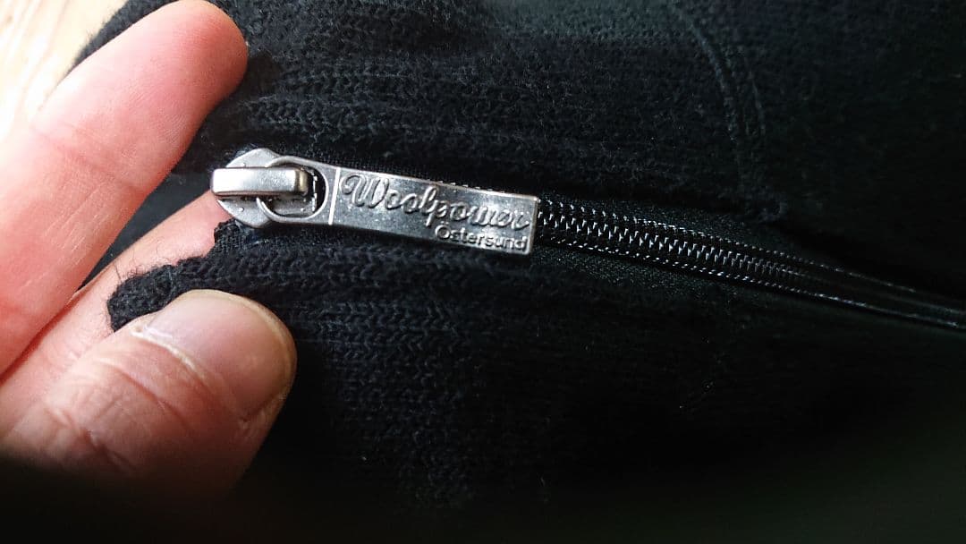 《woolpower ウールパワー》 フルジップジャケット 600 ブラック