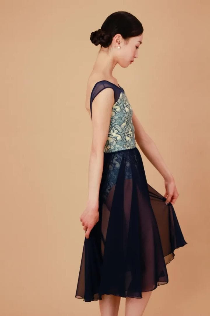 未使用新品unoaウサギ柄ノースリーブレオタードグリーン/アイボリー