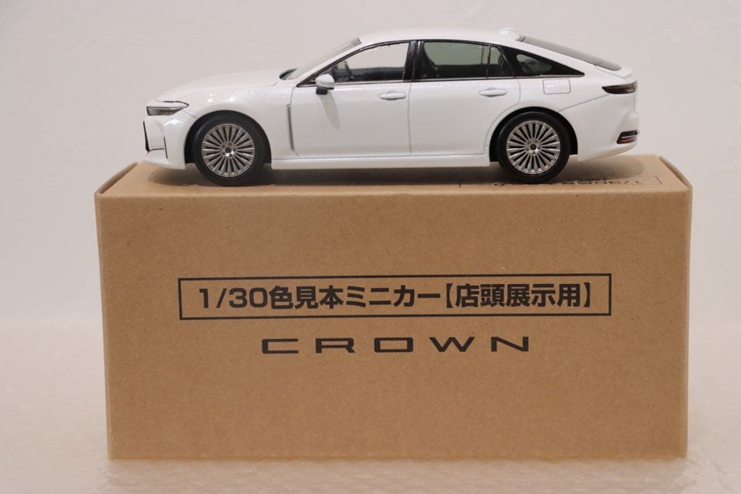 クラウン セダン カラーサンプルミニカー 非売品 プレシャスホワイト