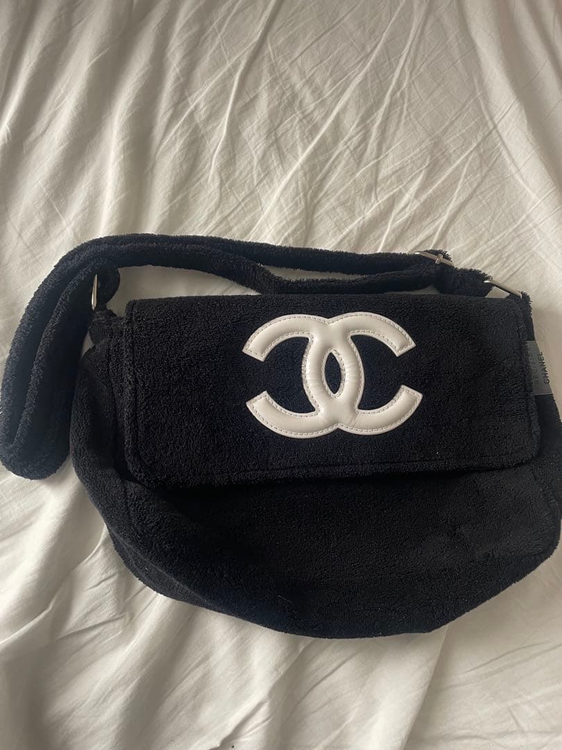 CHANEL シャネル ショルダーバッグ ホワイト ノベルティ CHANEL 〈シャネル〉ノベルティ パールビジュー付 ホワイトショルダー