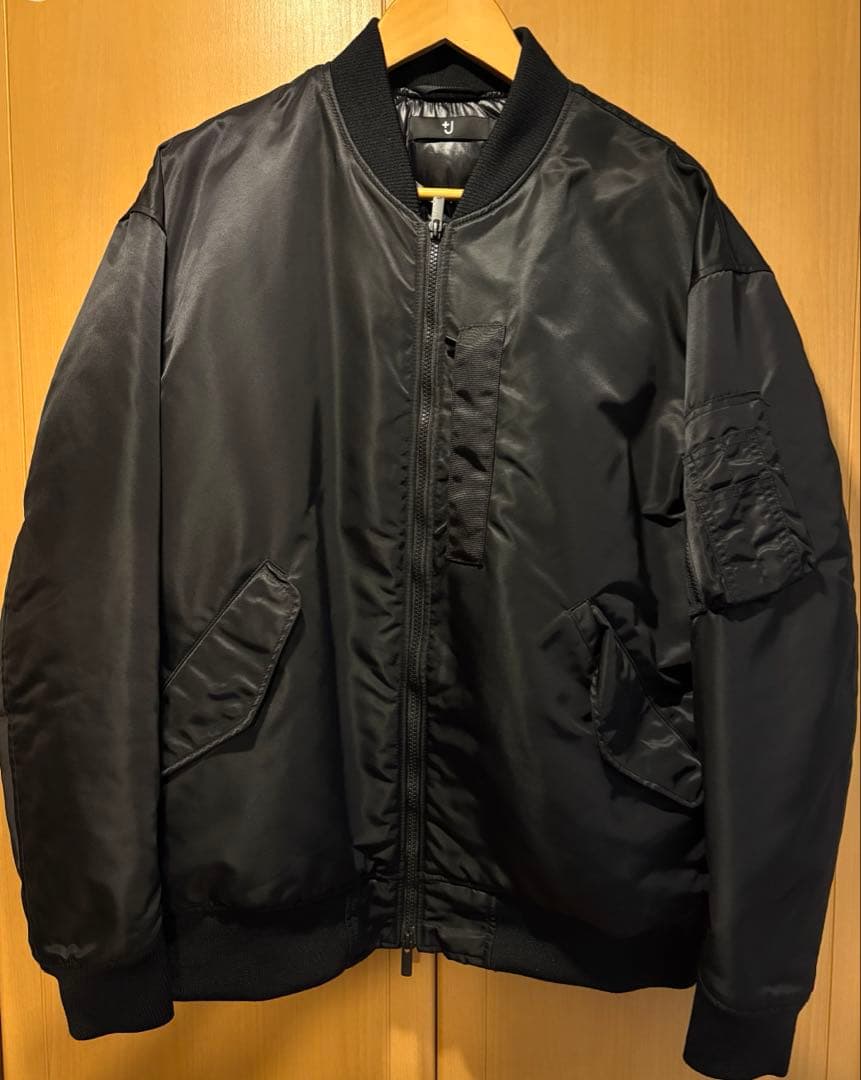 ユニクロ +J MA-1／ブラック／XL 大人のユニクロ】伝説の「＋J」ダウンが再び復刻。超最速で着てみた